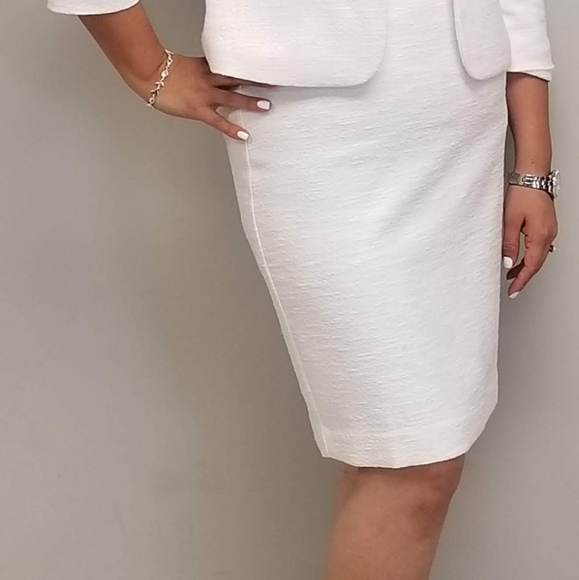 Uses White Sheath Dress - Picture 4 of 5